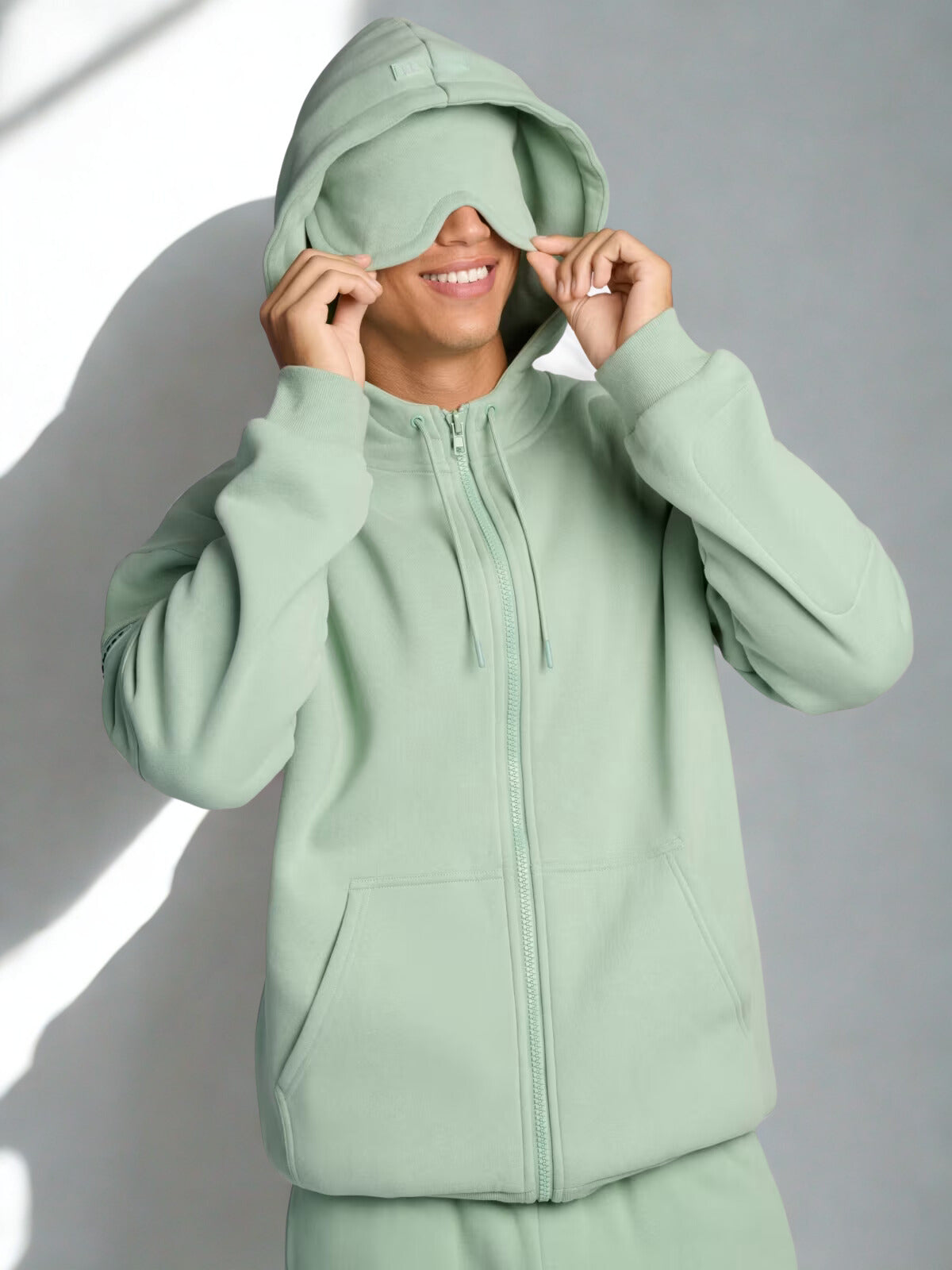 AeroHood™ Travel Pullover