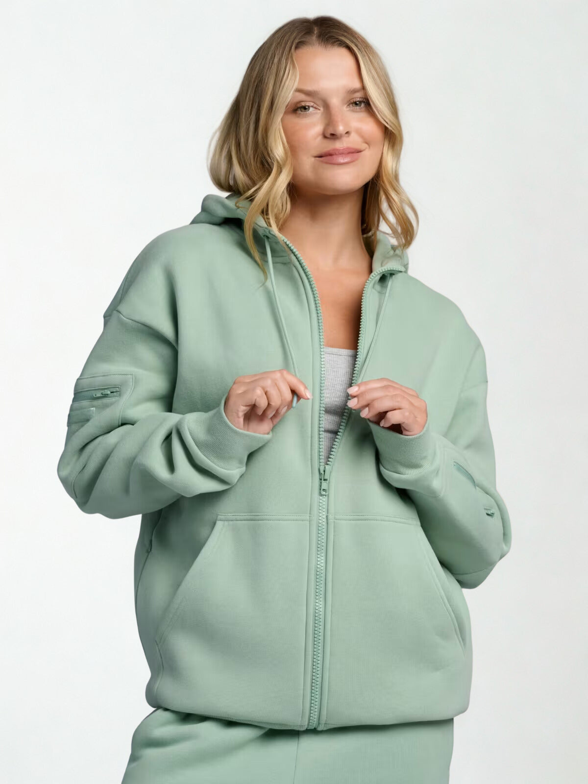 AeroHood™ Travel Pullover